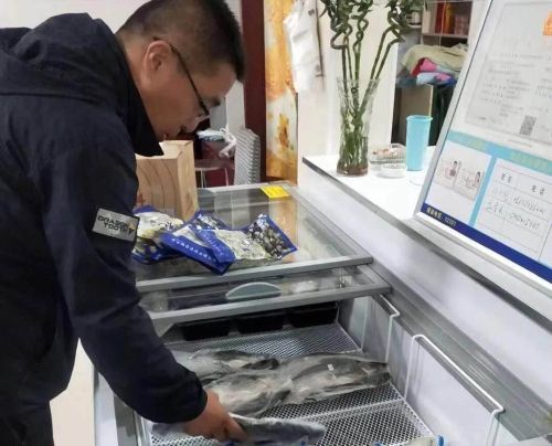 心连心超市,阿盟宾馆中销售的海鲜水产品进行了抽样